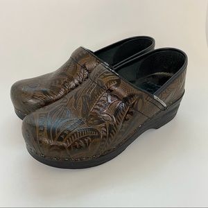 Dansko Paisley Tooled Leather Brown Clogs Size 37